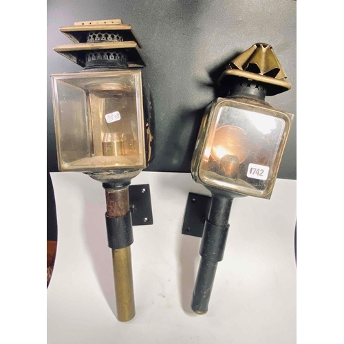 1742 - Two old carriage lamps