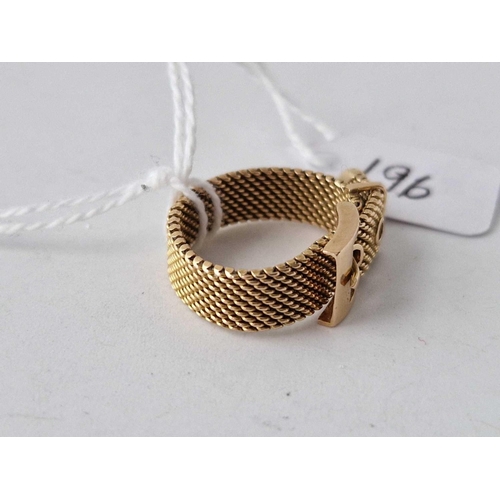 196 - A unusual mesh gold buckle ring size Q 5.2 gms