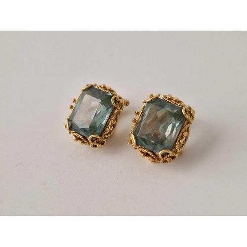 212 - A pair of emerald earrings set in gold 7.7 gms Clip On