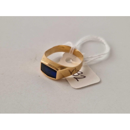 232 - A contemporary stone set ring 18ct gold size Q 1.7 gms