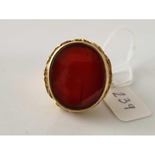 239 - A large vintage carnelian stone ring 9ct size R 11.9 gms