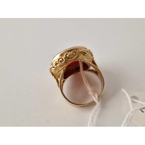 239 - A large vintage carnelian stone ring 9ct size R 11.9 gms