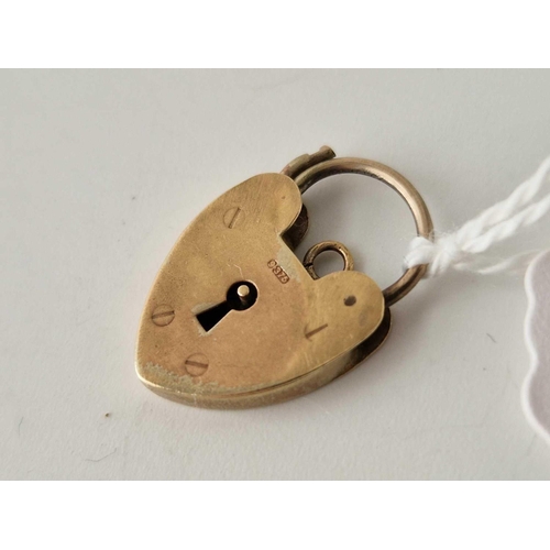 318 - A heart padlock clasp 9ct 1.3 gms