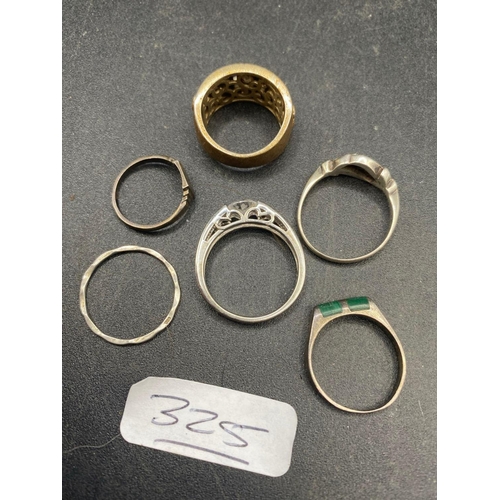 325 - Five assorted silver rings