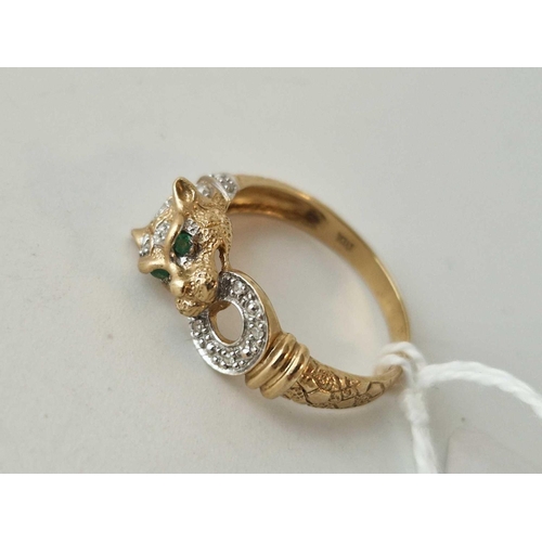 332 - A leopard design diamond ring 9ct size P 2.4 gms