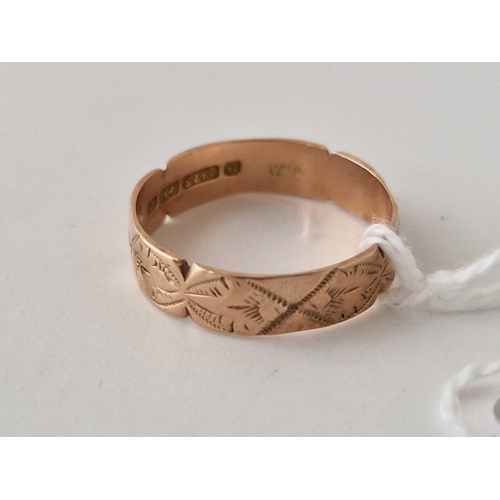 333 - A fancy antique rose gold band ring size V 2.4 gms