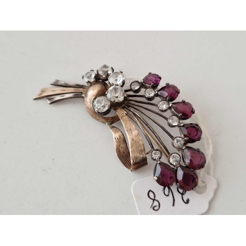 368 - A 9Ct Stone Set Brooch