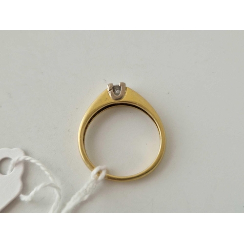 371 - A single stone diamond ring 18ct gold size M 3.9 gms