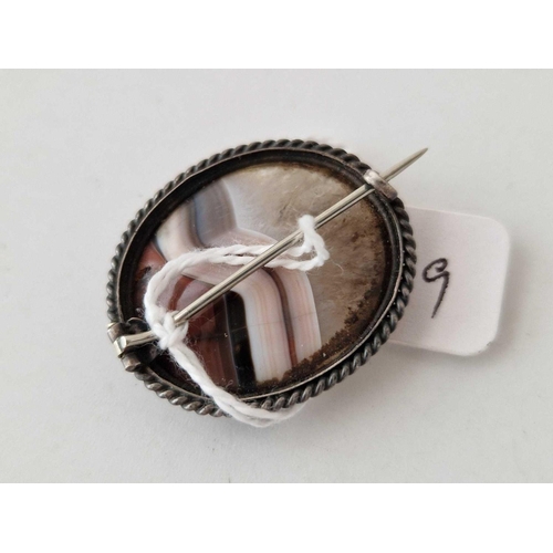 379 - A banded agate brooch