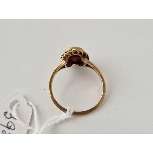 393 - A garnet dress ring 9ct size P 2.4 gms