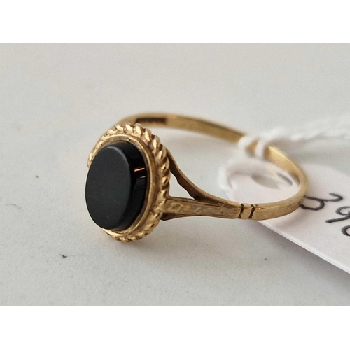 398 - A onyx signet ring 9ct size O 1.3 gms