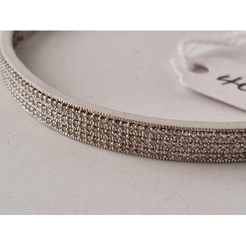 408 - A WHITE GOLD DIAMOND BANGLE WITH APPROX 1 CARAT OF DIAMONDS 9CT 13.5 GMS