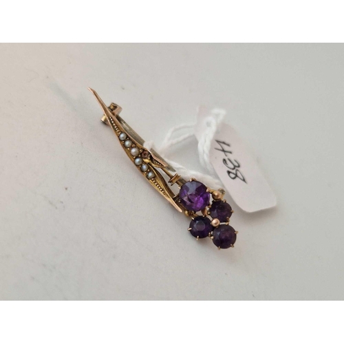 438 - A amethyst and pearl flower brooch one pearl missing 9ct 1.7 gms