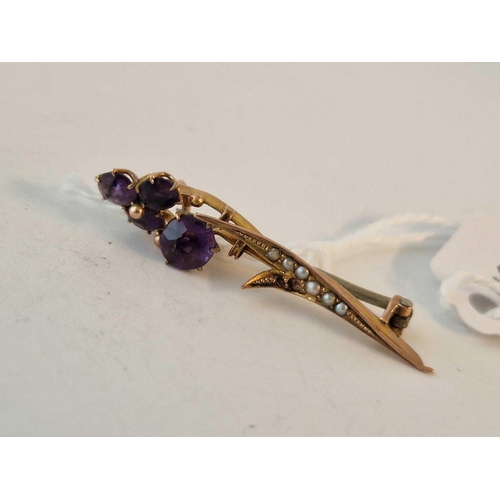 438 - A amethyst and pearl flower brooch one pearl missing 9ct 1.7 gms