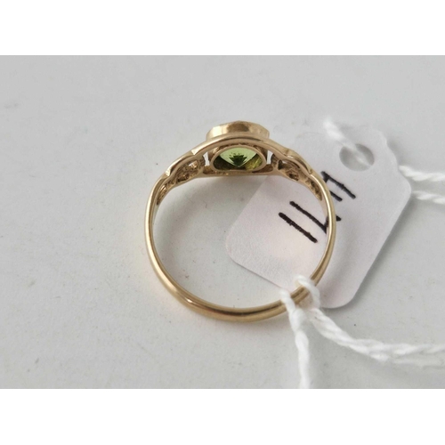 471 - A peridot ring 9ct size O 1.9 gms