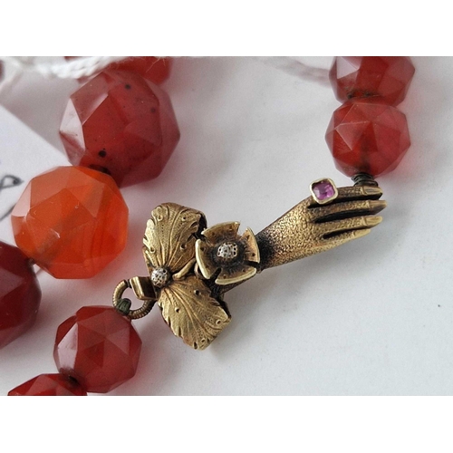 481 - A 19TH CENTURY CARNELIAN BEAD NECKLACE WITH UNUSUAL GOLD HAND CLASP 32 INCH