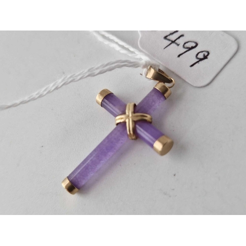 499 - A 9ct cross 1.1 gms