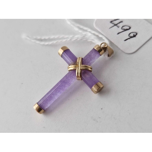 499 - A 9ct cross 1.1 gms