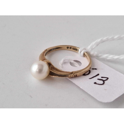 513 - A pearl ring 9ct size F 1.3 gms