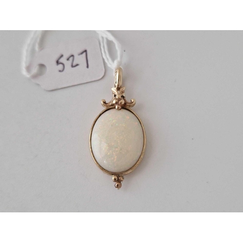 527 - A opal mounted set pendant 9ct