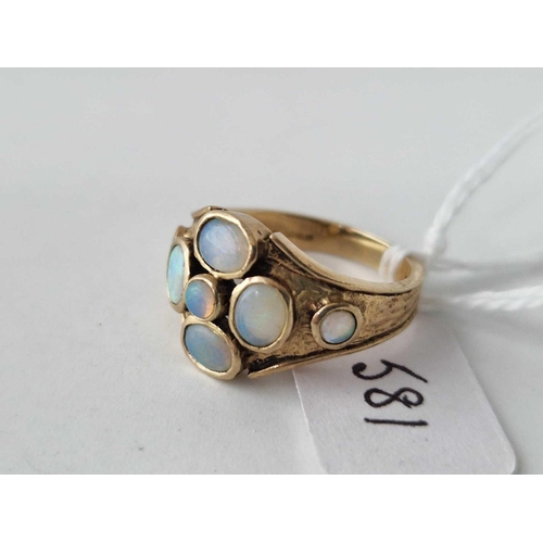 581 - A opal set dress ring 9ct size N 4 gms