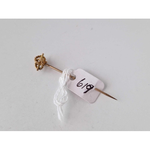 619 - A knot stick pin 9ct 1.2 gms