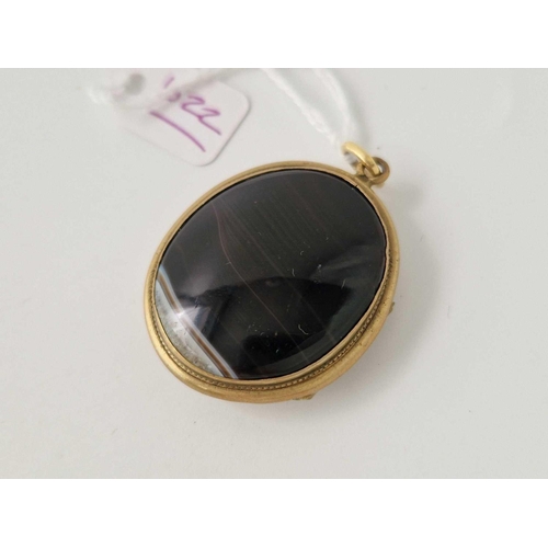 622 - A antique gilt mounted polished agate locket