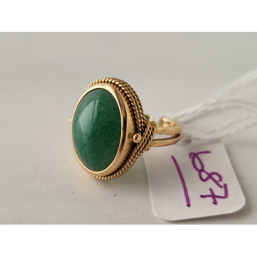 687 - A high carat gold and jadeite ring size H 4.7 gms