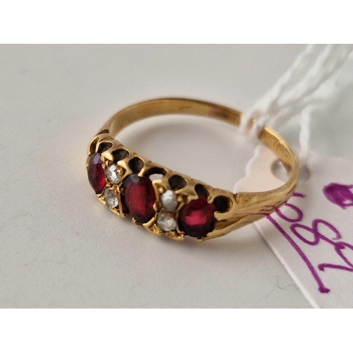 689 - A antique garnet and diamond ring 18ct gold size P 2.8 gms