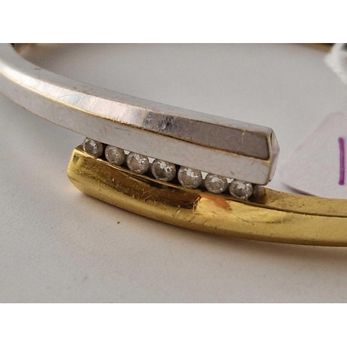 696 - A GOOD TWO COLOUR DIAMOND BANGLE 18CT GOLD 20.5 GMS