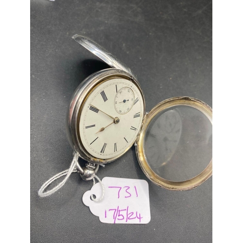 731 - A crisp silver gents pocket watch with seconds dial