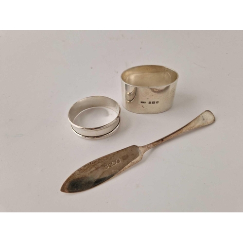 841 - Two napkin rings and a plain butter knife. 70gm