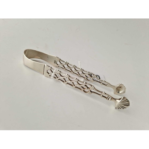 870 - A pair of Gerogian sugar tongs with pierced decoration by TW, 37g