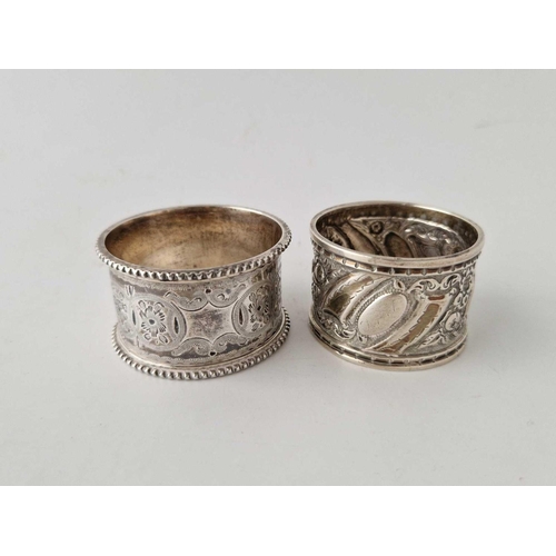 904 - Two decorative napkin rings, one with beaded edge, Sheffield 1902 by Martin Hall & Co, 59 g.