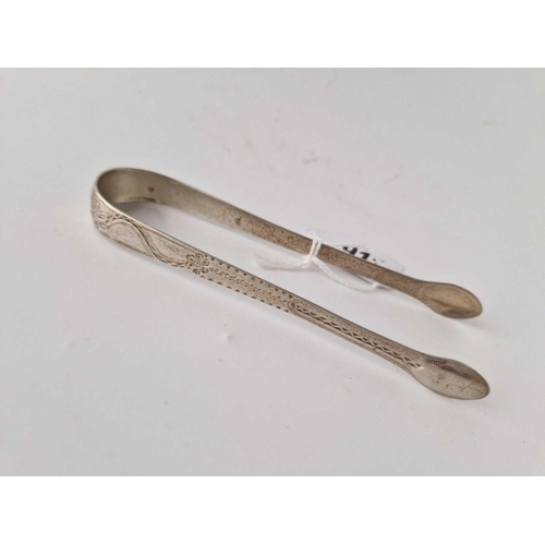 911 - A pair of George III bright cut sugar tongs, circa 1800, 25 g