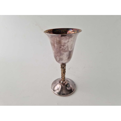 918 - A wine goblet in fitted box, gilt stem, 5.5 inches high, Sheffield 1977 by PINDER Bros, 150 g