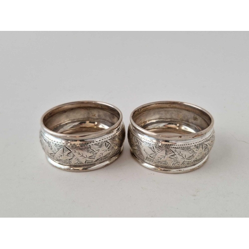 956 - A pair of napkin rings engraved with foliage, Birmingham 1899