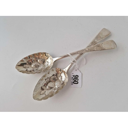 960 - A pair of berry spoons with embossed bowls, London 1821