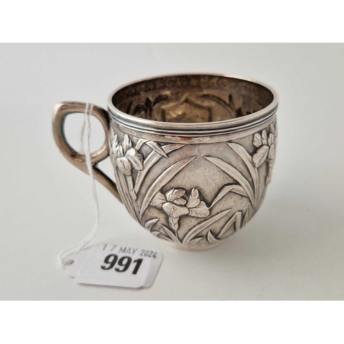 991 - A Chinese cup embossed with flowers and plants, 2.5 inches high, By WS, 106 g