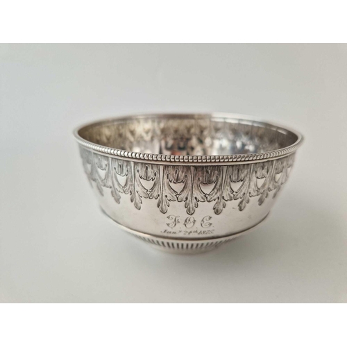 995b - A Victorian bowl with beaded rim, 5 inches diameter, London 1874 by RH, 187 g