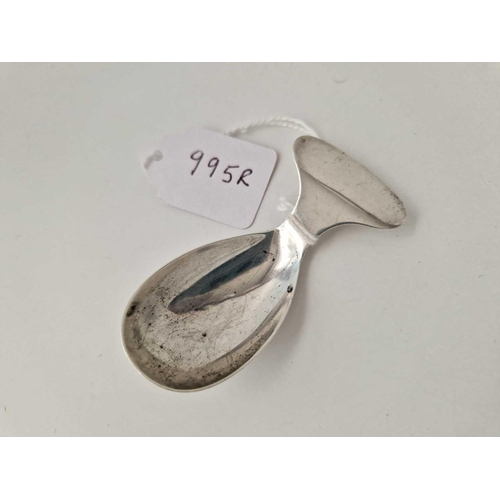 995R - Plain caddy spoon fish shaped. Sheffield 1920 By S H