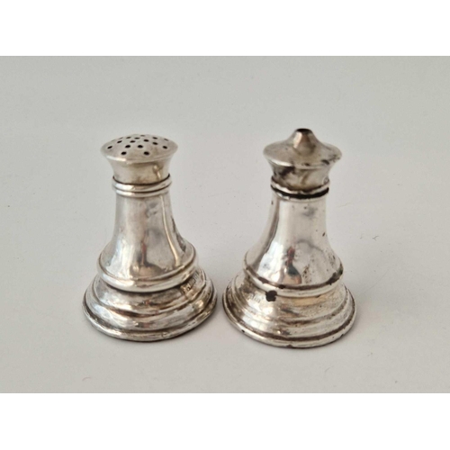 995U - Salt and Pepper, lighthouse shaped. 2.5 in high