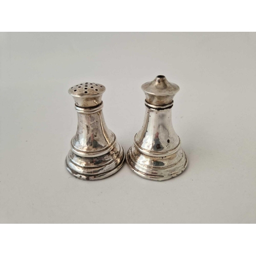 995U - Salt and Pepper, lighthouse shaped. 2.5 in high