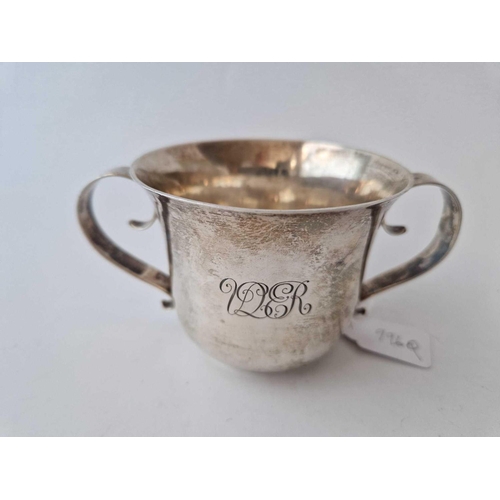 996Q - Porringer with two scroll handles . 5.5 in over handles . London 1901. 170gms