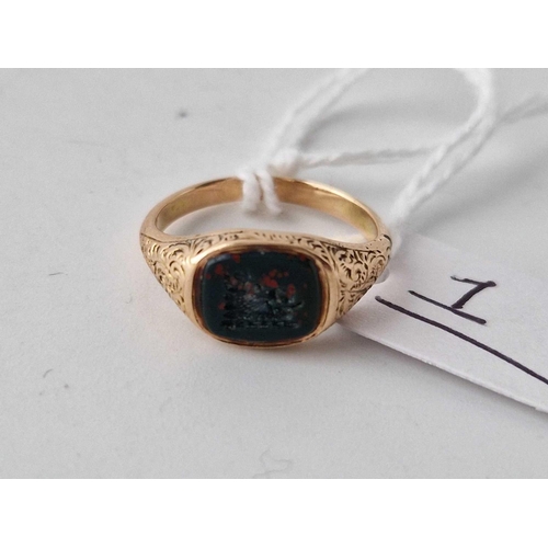 1 - A gold blood stone signet ring with wolfs head intaglio size H 2.7 g