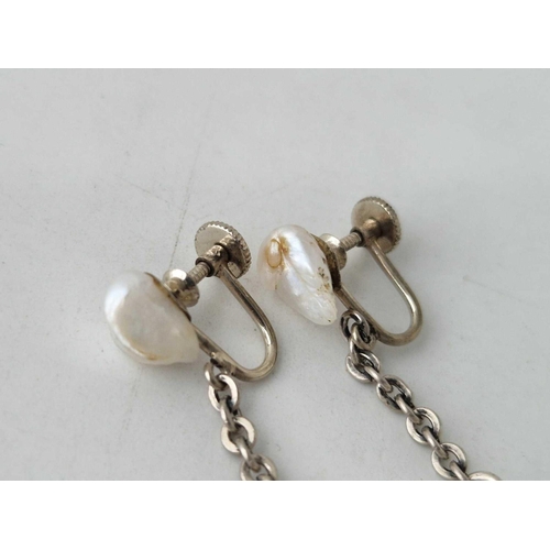 105 - A pair of Lapiz and pearl 9ct drop earrings 8.3g