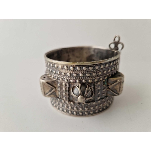 106 - A Moroccan heavy silver cuff bracelet