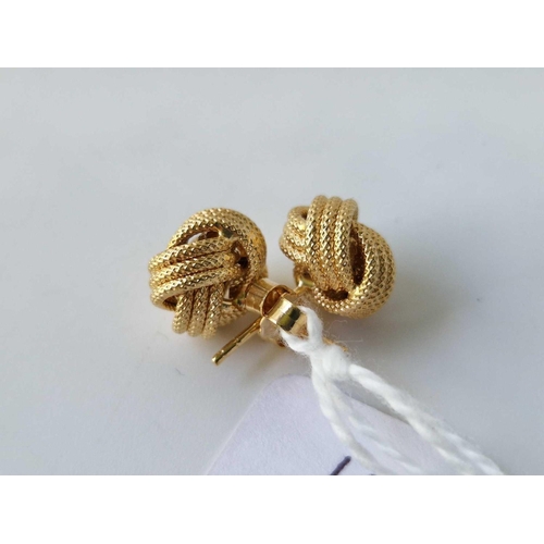 131 - A pair of knot ear studs, 18ct, 2.7 g