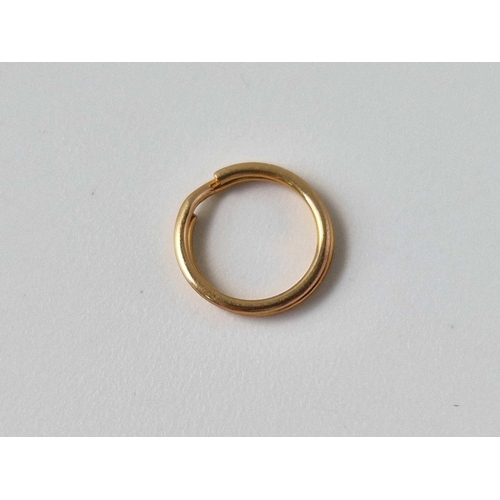 135 - A gold split ring