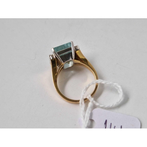 141 - An aquamarine and diamond ring 14ct, size N, 6.3 g